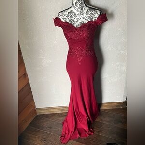 Cinderella Shoulder Burgundy Lace Evening Gown